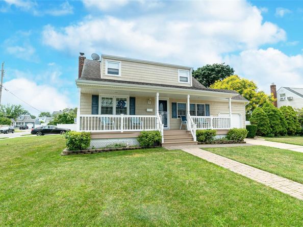 262 N Cedar Street, North Massapequa NY 11758