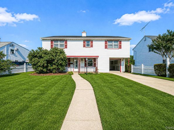 120 Ranch Lane, Levittown NY 11756