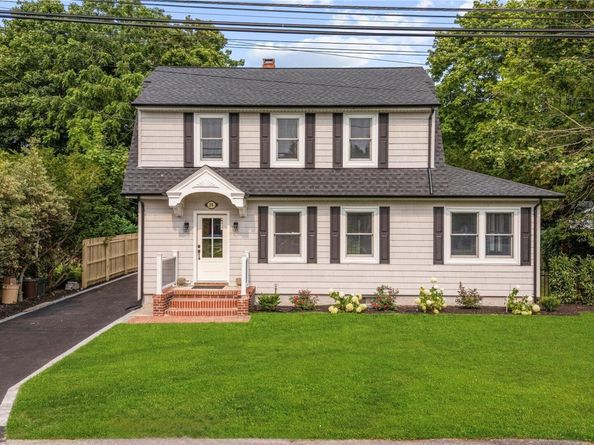 29 Colton Avenue, Sayville NY 11782