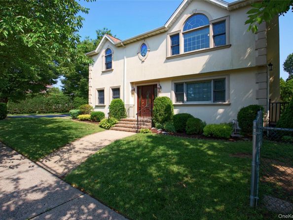 75 Maple Street, Roslyn Heights NY 11577