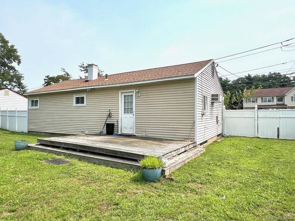 1656 N Thompson Drive, Bay Shore NY 11706