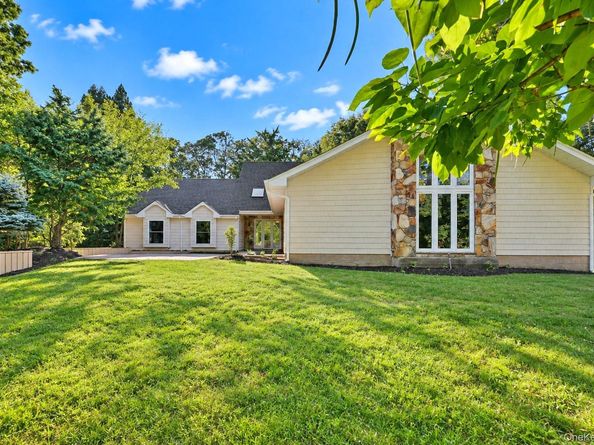 6 Cedarfield Terrace, Saint James NY 11780