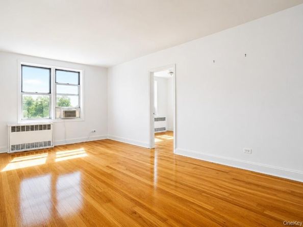 6345 Saunders Street 3E, Rego Park NY 11374