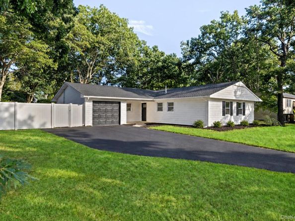 35 Winside Lane, Coram NY 11727