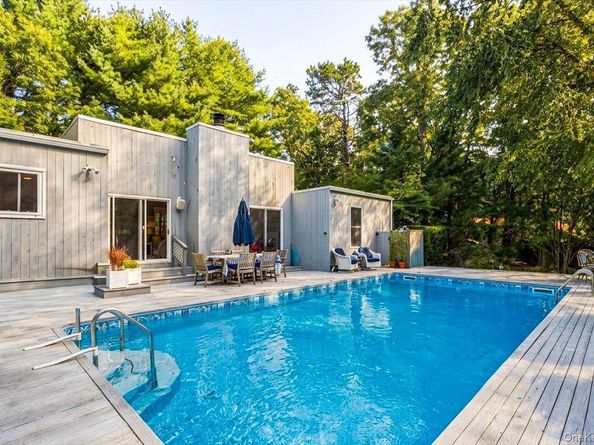 10 Glenmore Drive, Hampton Bays NY 11946