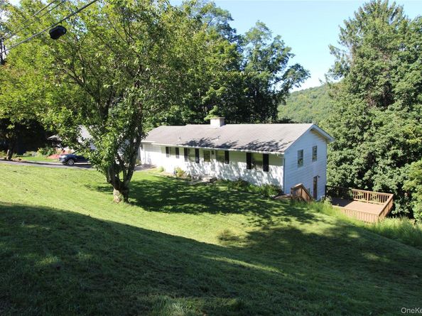 661 Warren Avenue, Thornwood NY 10594