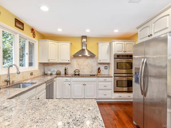 1 Valleywood Court W, Head Of The Harbor NY 11780