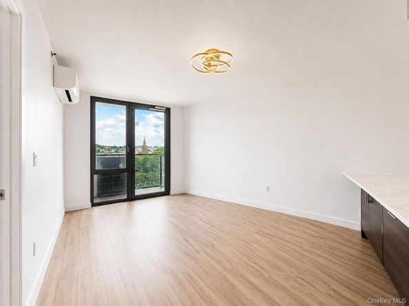7065 Queens Boulevard 6A, Woodside NY 11377
