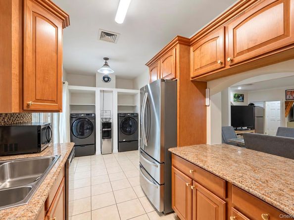 14 N 4th Street, New Hyde Park NY 11040