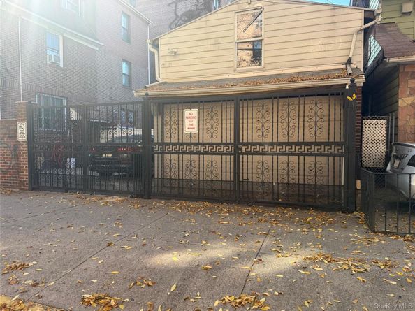 91-43 Lamont Avenue, Elmhurst NY 11373