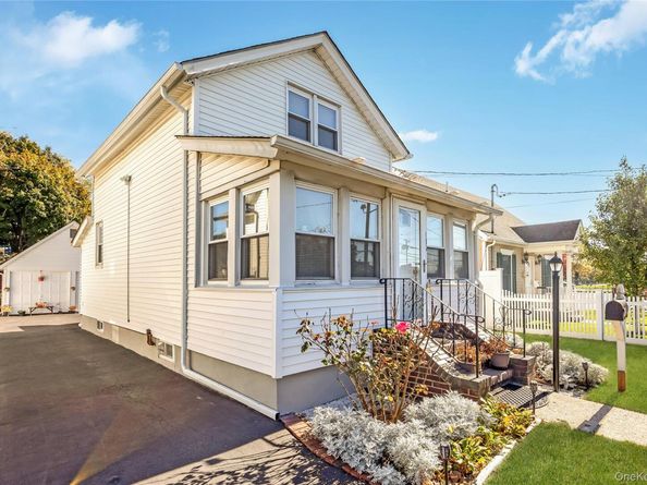 136 Elizabeth Street, Farmingdale NY 11735