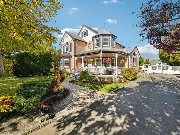 27 Mason Avenue, Babylon NY 11702