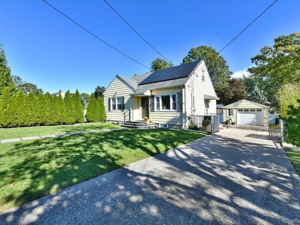 95 Wright Avenue, Deer Park NY 11729