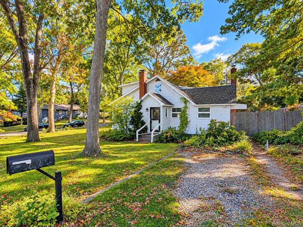 8 Larch Road, Rocky Point NY 11778