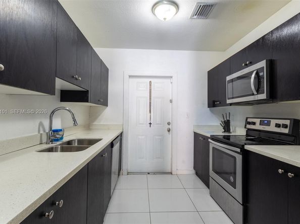 1998 NW 47th St, Miami FL 33142