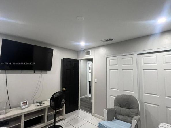 545 NW 136th St, North Miami FL 33168