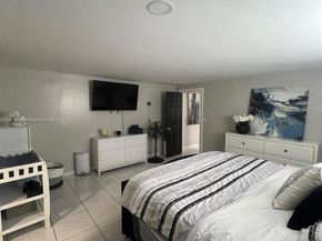 545 NW 136th St, North Miami FL 33168