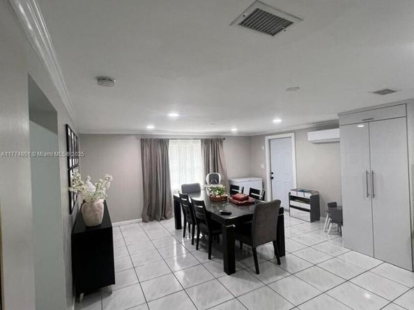 545 NW 136th St, North Miami FL 33168