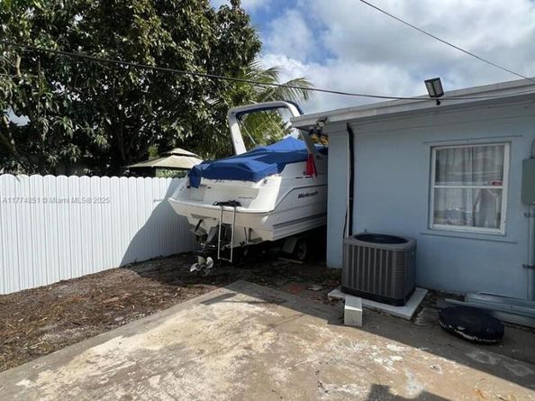 545 NW 136th St, North Miami FL 33168