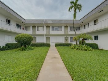 3280 Cynthia Ln