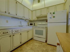 3280 Cynthia Ln 205, Lake Worth FL 33461