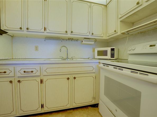 3280 Cynthia Ln 205, Lake Worth FL 33461