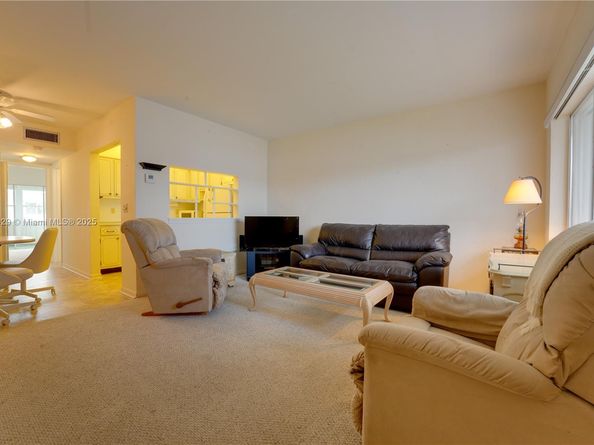 3280 Cynthia Ln 205, Lake Worth FL 33461