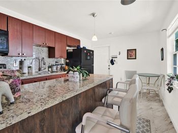 2305 NE 135th Ter