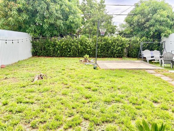627 E 45th St, Hialeah FL 33013