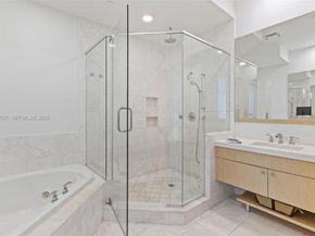 900 Brickell Key Blvd 2002, Miami FL 33131