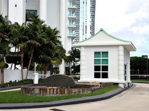 900 Brickell Key Blvd 2002, Miami FL 33131