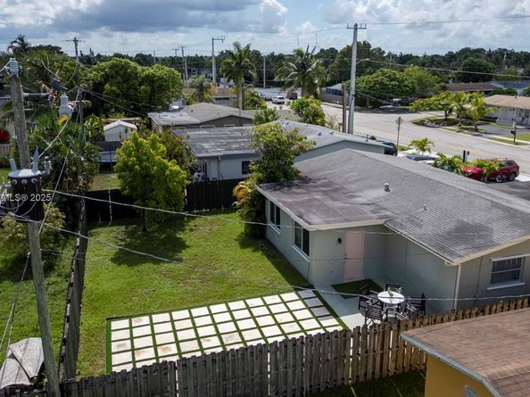 8941 NW 25th Ct, Sunrise FL 33322