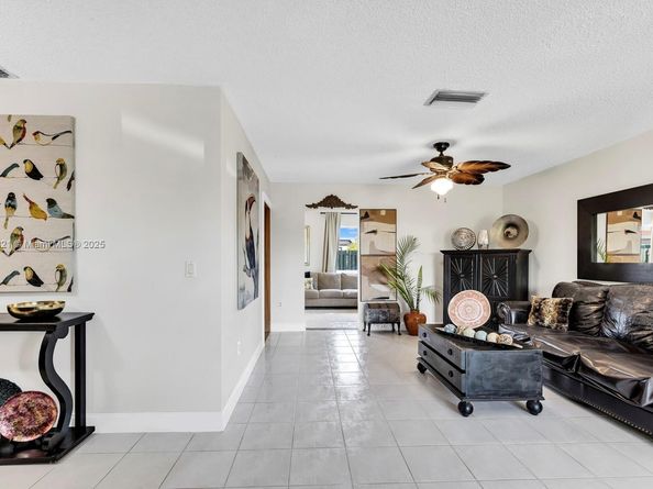 8941 NW 25th Ct, Sunrise FL 33322