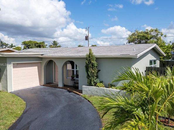 8941 NW 25th Ct, Sunrise FL 33322