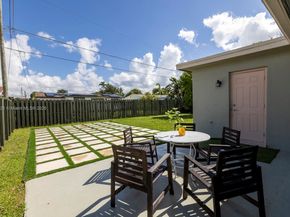 8941 NW 25th Ct, Sunrise FL 33322