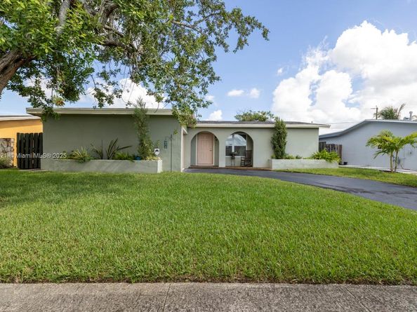 8941 NW 25th Ct, Sunrise FL 33322