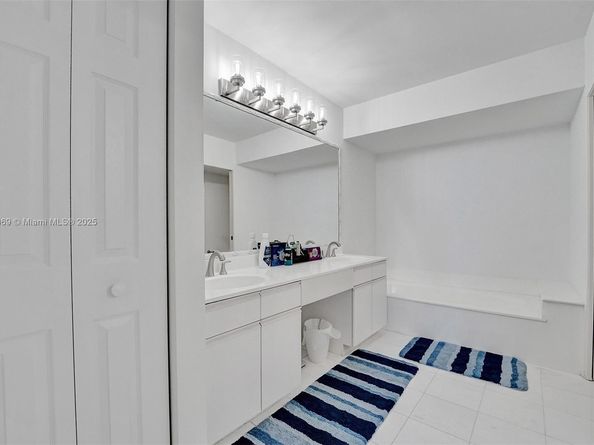 3530 Mystic Pointe Dr 2002, Aventura FL 33180