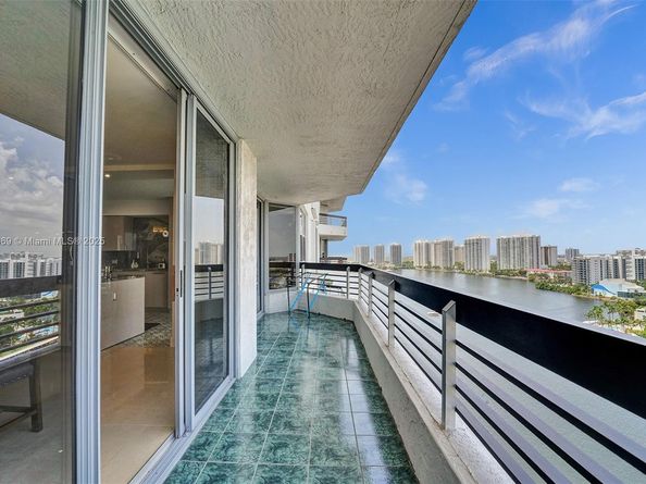 3530 Mystic Pointe Dr 2002, Aventura FL 33180