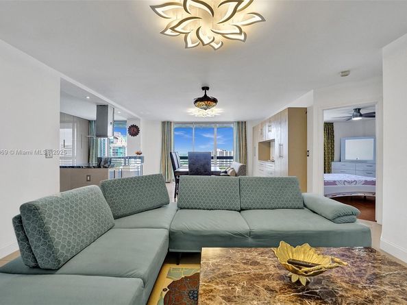 3530 Mystic Pointe Dr 2002, Aventura FL 33180