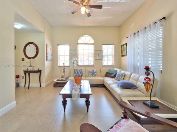 18013 SW 139th Pl, Miami FL 33177