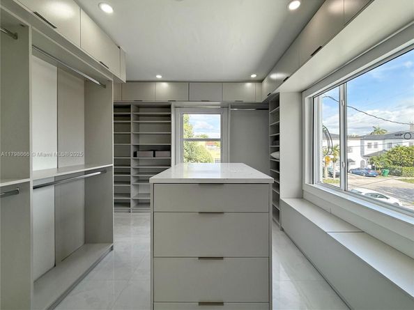 927 SW 18th Ave, Miami FL 33135