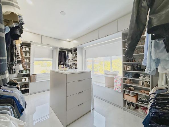 927 SW 18th Ave, Miami FL 33135