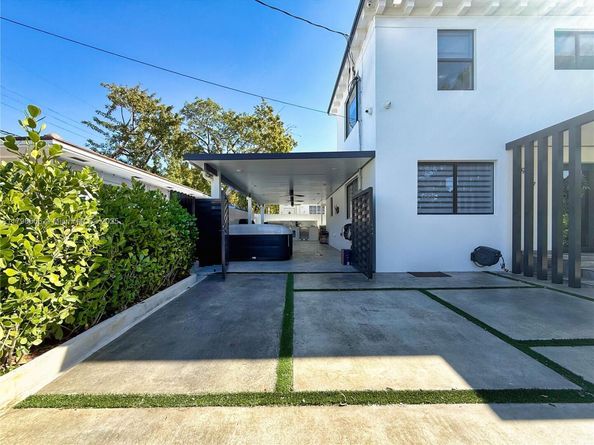 927 SW 18th Ave, Miami FL 33135