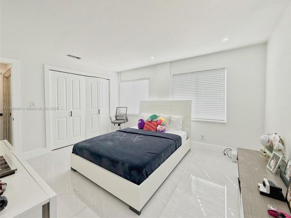 927 SW 18th Ave, Miami FL 33135