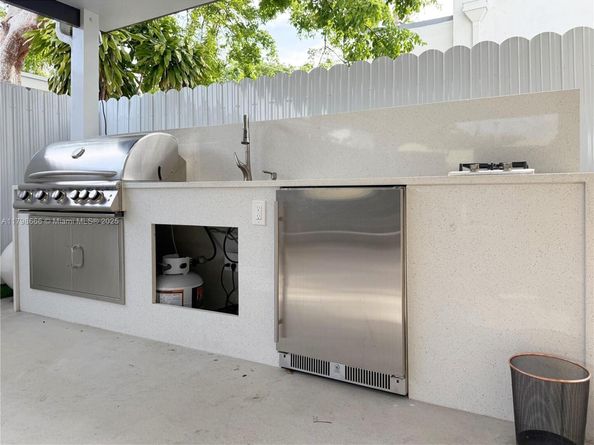 927 SW 18th Ave, Miami FL 33135