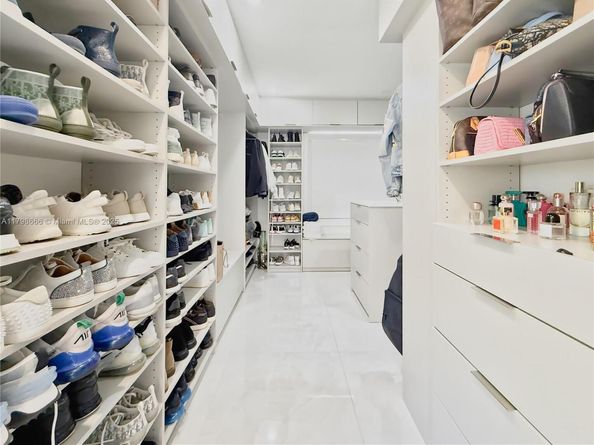 927 SW 18th Ave, Miami FL 33135