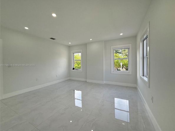 927 SW 18th Ave, Miami FL 33135
