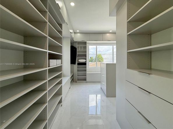 927 SW 18th Ave, Miami FL 33135