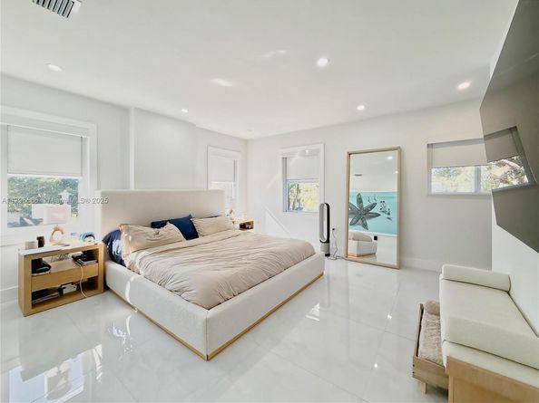 927 SW 18th Ave, Miami FL 33135
