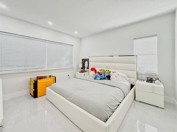 927 SW 18th Ave, Miami FL 33135